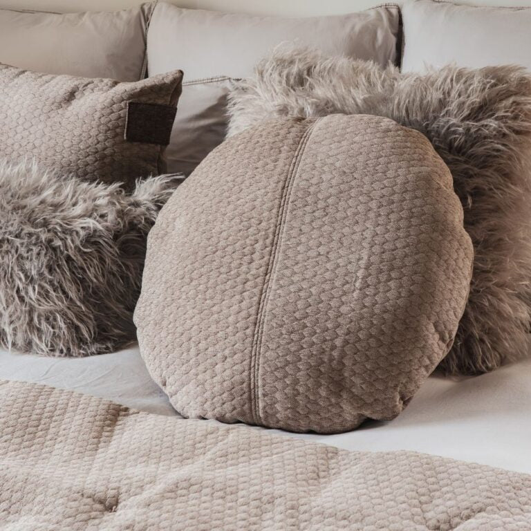 Coussin FARO Fausse fourrure Sand [BED & PHILOSOPHY]